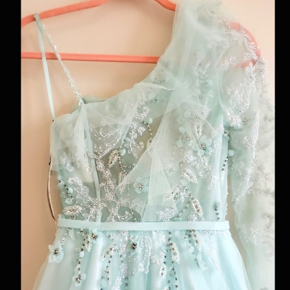 Size4(s) Mint Blue one shoulder off, one handbead sleeve fairly dress 👗💙 - Picture 6 of 7